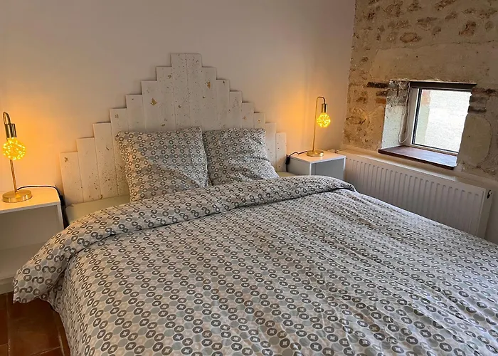 A 20 Min Des Cures Thermales De La Roche Posay - Casino *