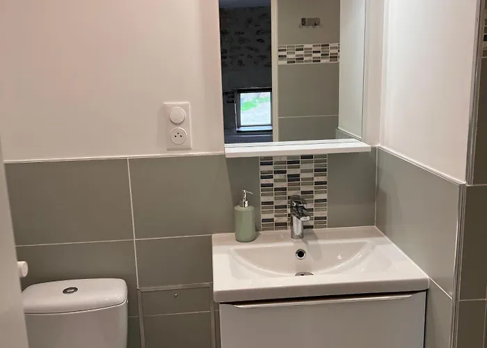 A 20 Min Des Cures Thermales De La Roche Posay - Casino