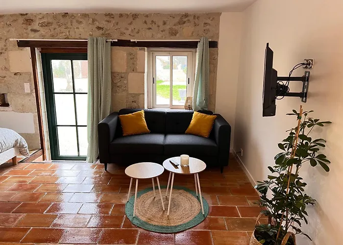 A 20 Min Des Cures Thermales De La Roche Posay - Casino